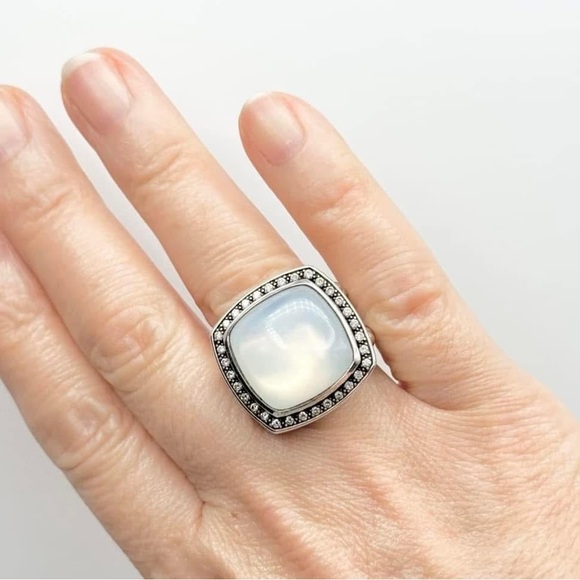 David Yurman Albion Moonlight Ice 17mm Moon
Quartz (Moonstone) Diamond Ring - Picture 3 of 6